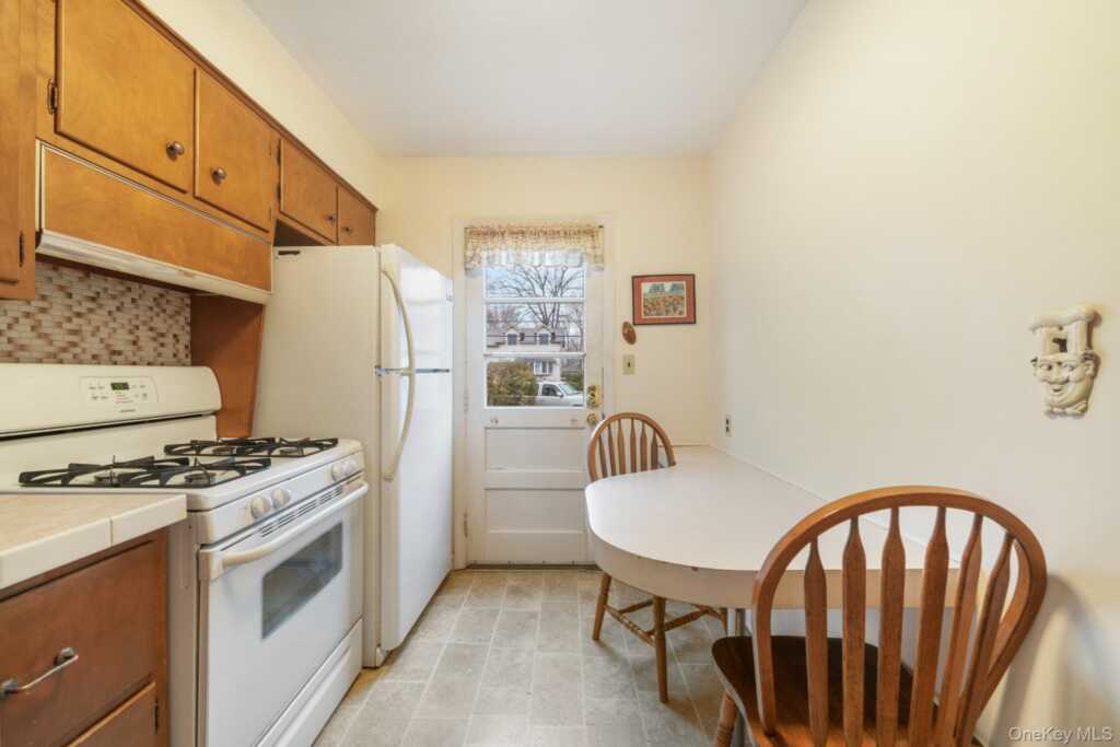 6 Lombardi Road, Pearl River, NY 10965 - Photo 13 of 36