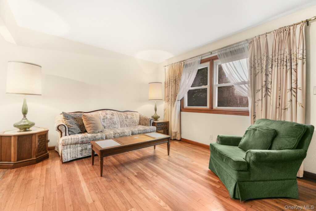 6 Lombardi Road, Pearl River, NY 10965 - Photo 5 of 36