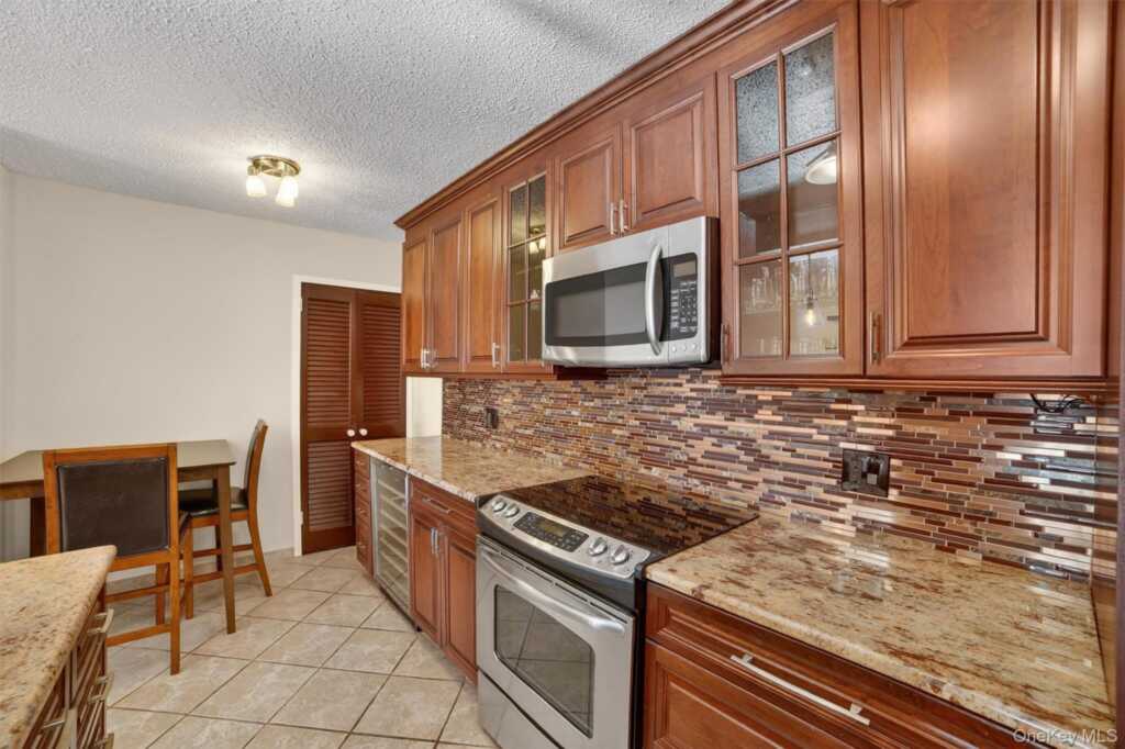 25 Rockledge, Unit #606, White Plains, NY 10601 - Photo 11 of 43