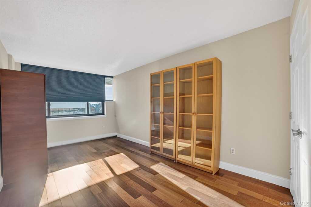 25 Rockledge, Unit #606, White Plains, NY 10601 - Photo 33 of 43