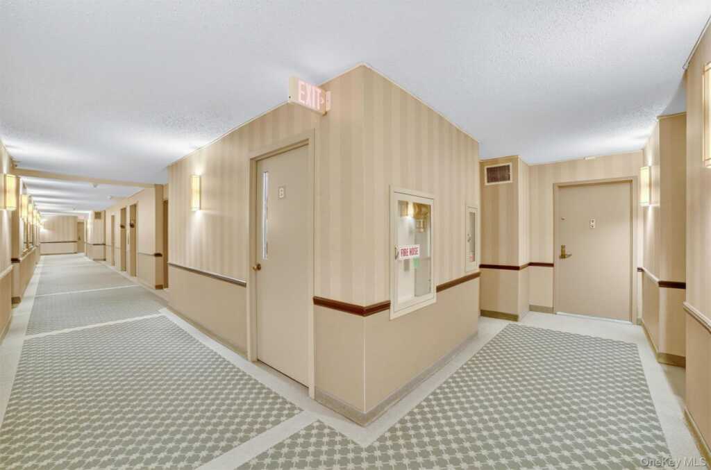 25 Rockledge, Unit #606, White Plains, NY 10601 - Photo 5 of 43