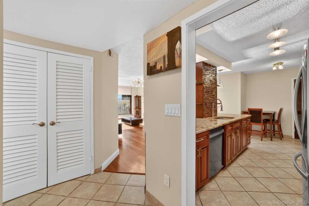 25 Rockledge, Unit #606, White Plains, NY 10601 - Photo 6 of 43