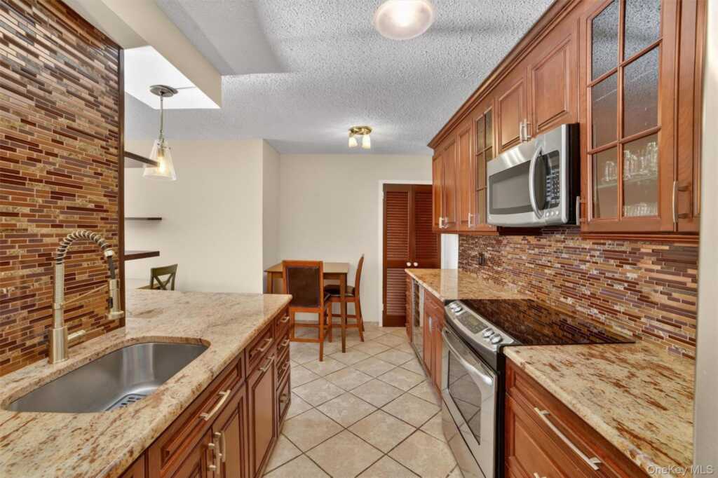 25 Rockledge, Unit #606, White Plains, NY 10601 - Photo 9 of 43