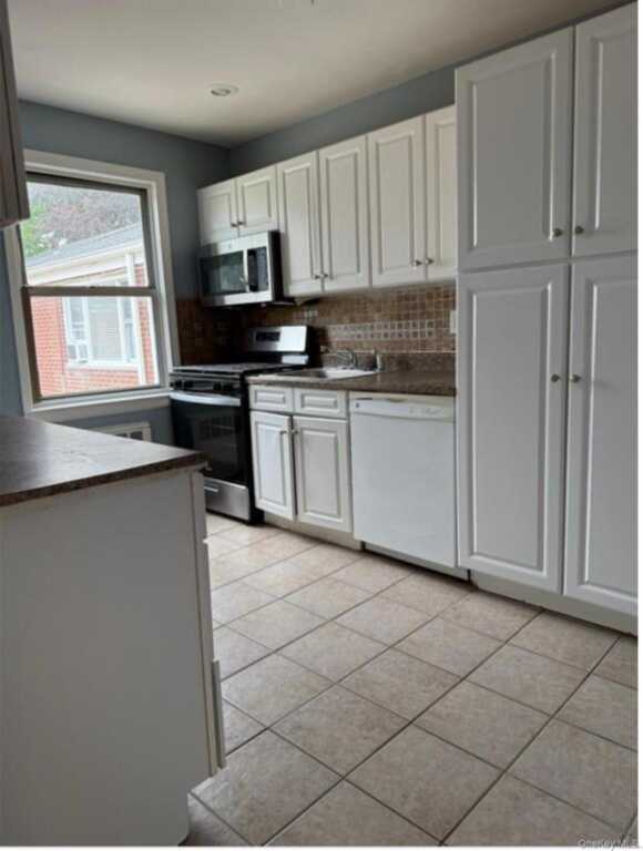 205 West Post Road, Unit #2H, White Plains, NY 10606 - Photo 3 of 7