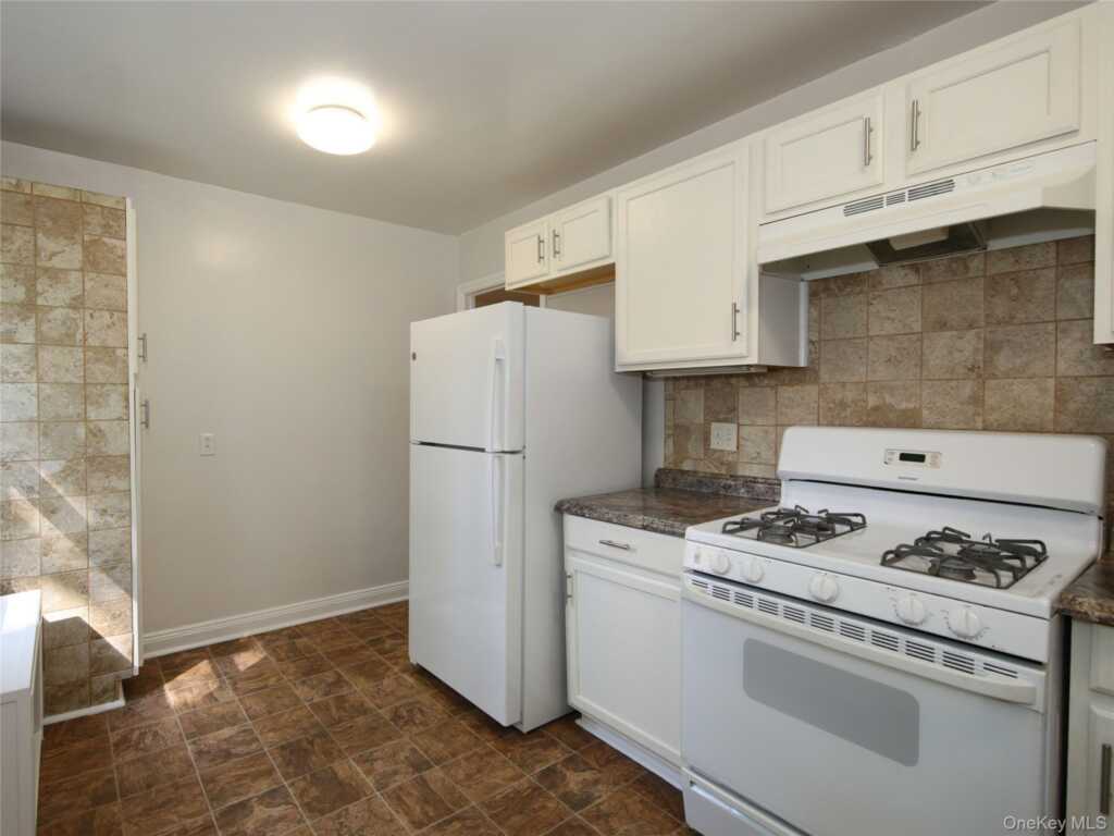 5 Laurel Street, Unit #B2, Rye, NY 10580 - Photo 8 of 24