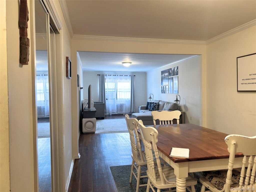 19 Old Mamaroneck Road, Unit #2J, White Plains, NY 10605 - Photo 4 of 12