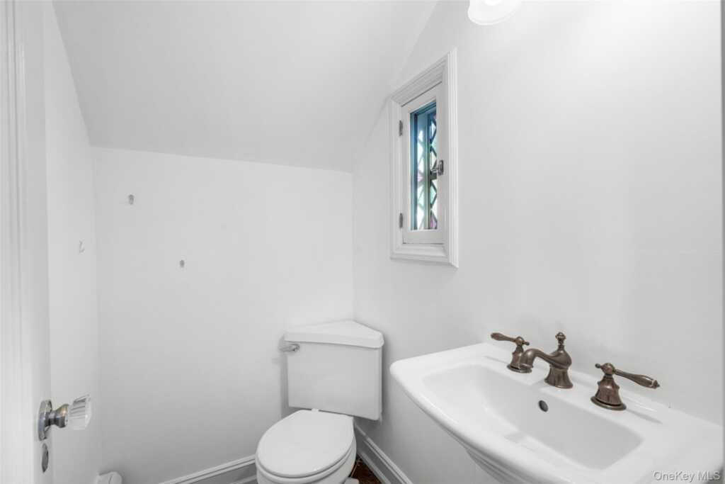 22 Verdun Avenue, New Rochelle, NY 10804 - Photo 13 of 31