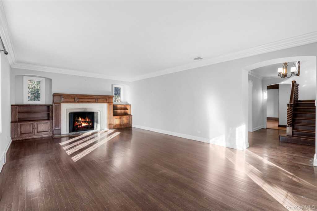 22 Verdun Avenue, New Rochelle, NY 10804 - Photo 5 of 31