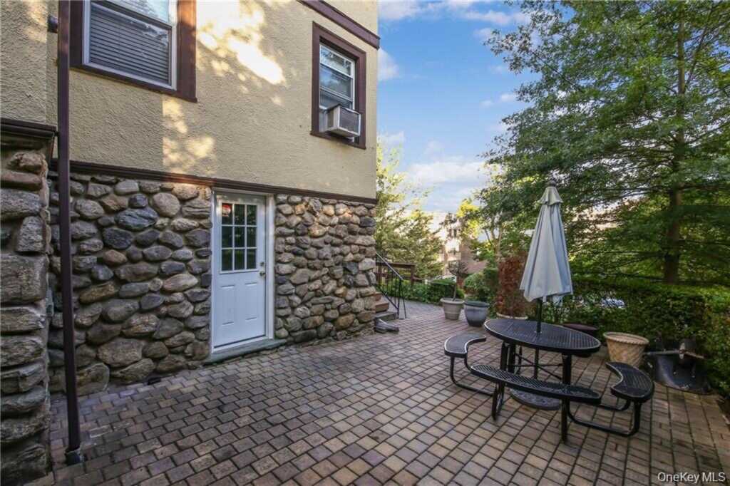 38 Park Avenue, White Plains, NY 10603 - Photo 26 of 32