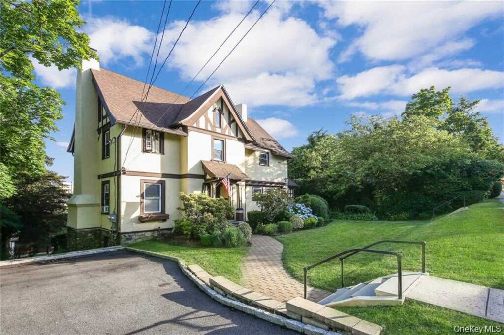 38 Park Avenue, White Plains, NY 10603 - Photo 4 of 32