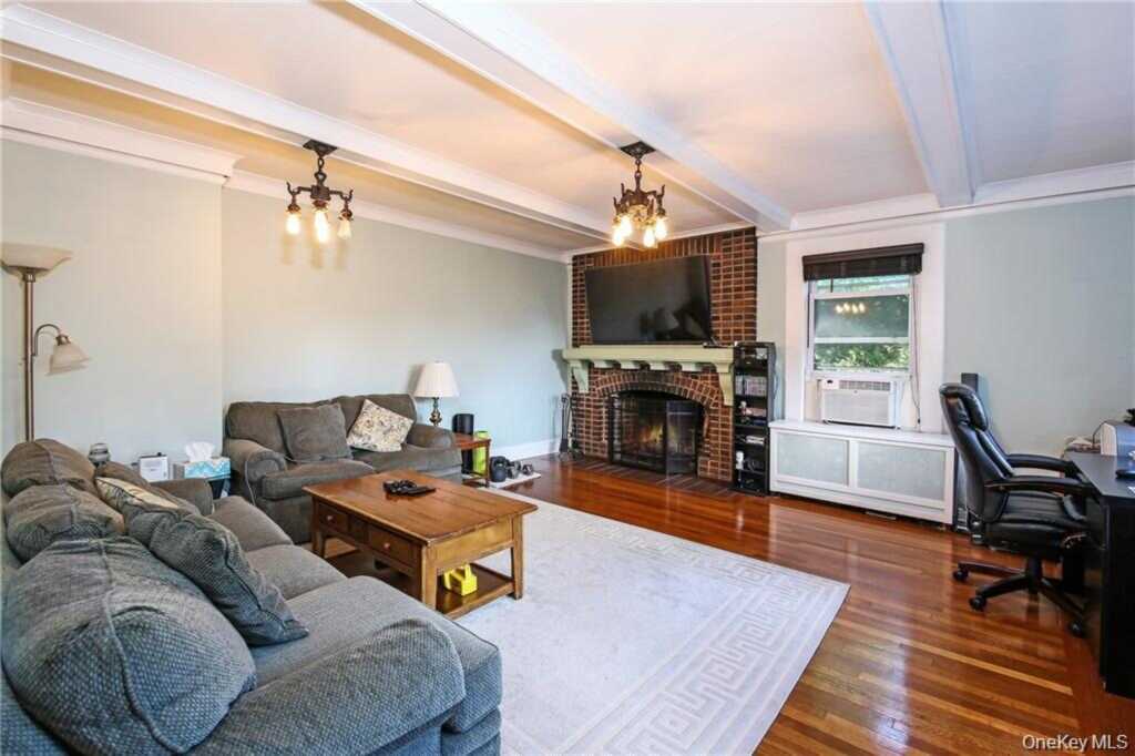 38 Park Avenue, White Plains, NY 10603 - Photo 5 of 32