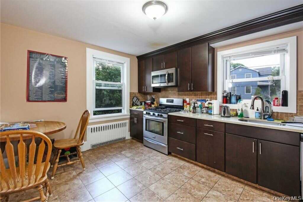 38 Park Avenue, White Plains, NY 10603 - Photo 7 of 32