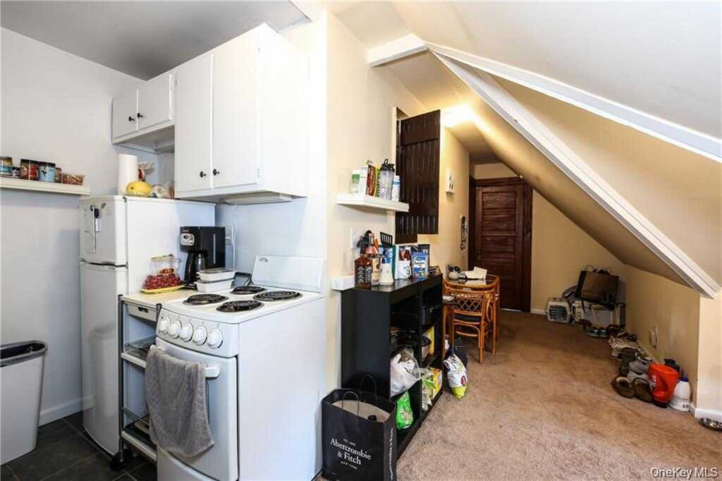 38 Park Avenue, White Plains, NY 10603 - Photo 9 of 32