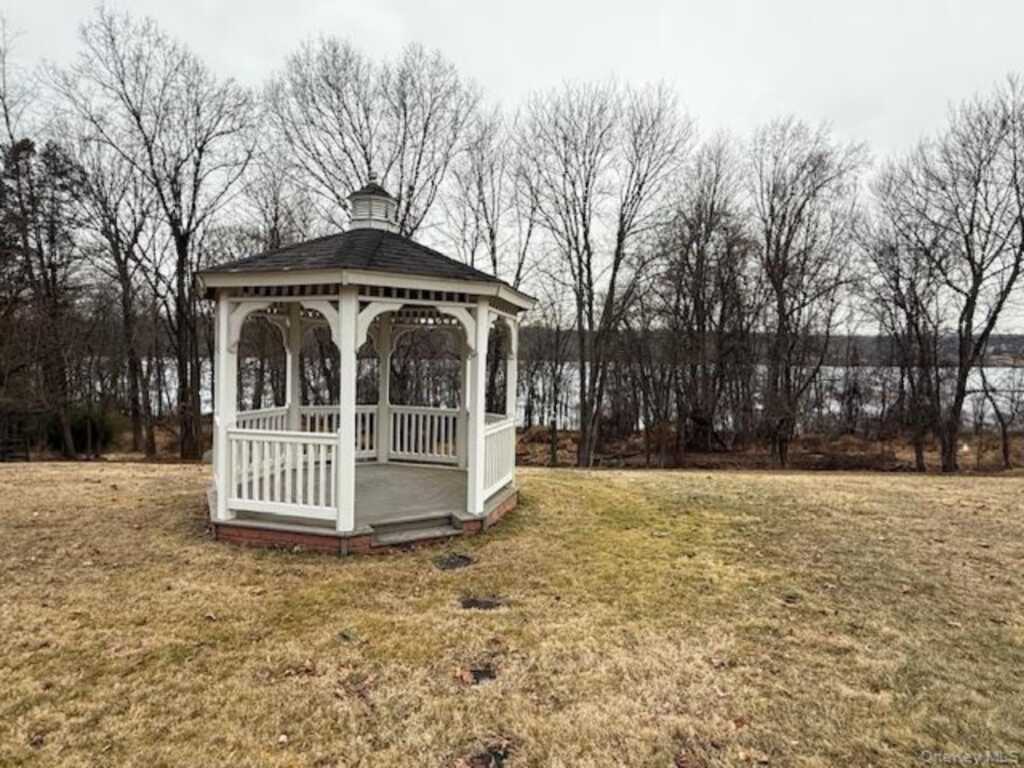 206 Waters Edge, Valley Cottage, NY 10989 - Photo 4 of 19