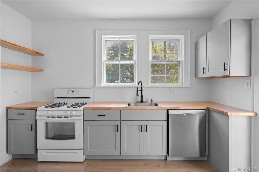 56 Lafayette Street, New Rochelle, NY 10805 - Photo 5 of 27