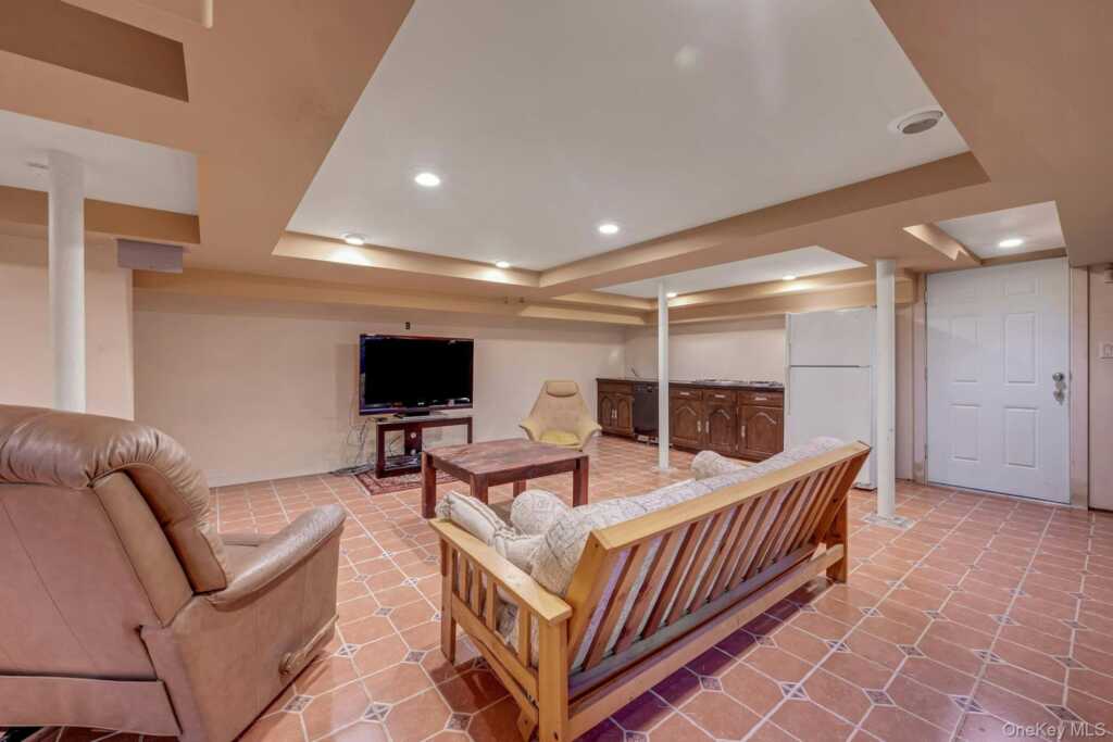 45 Wilmot Road, New Rochelle, NY 10804 - Photo 25 of 46