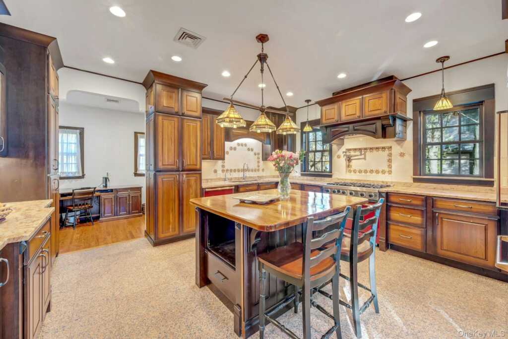 45 Wilmot Road, New Rochelle, NY 10804 - Photo 9 of 46