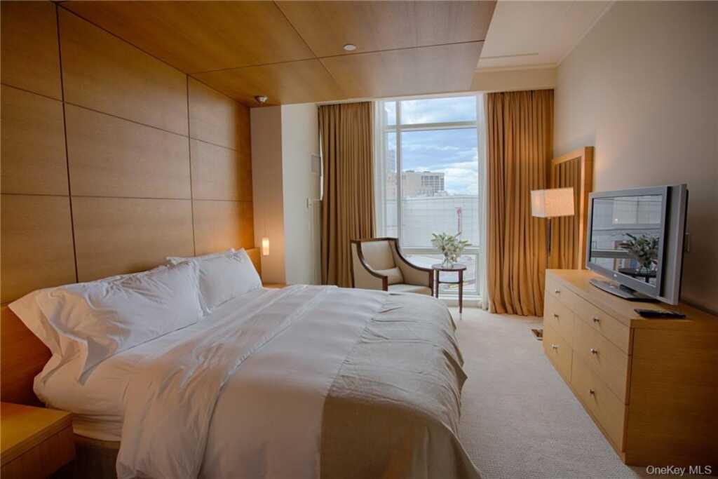 1 Renaissance Square, Unit #8C, White Plains, NY 10601 - Photo 6 of 6