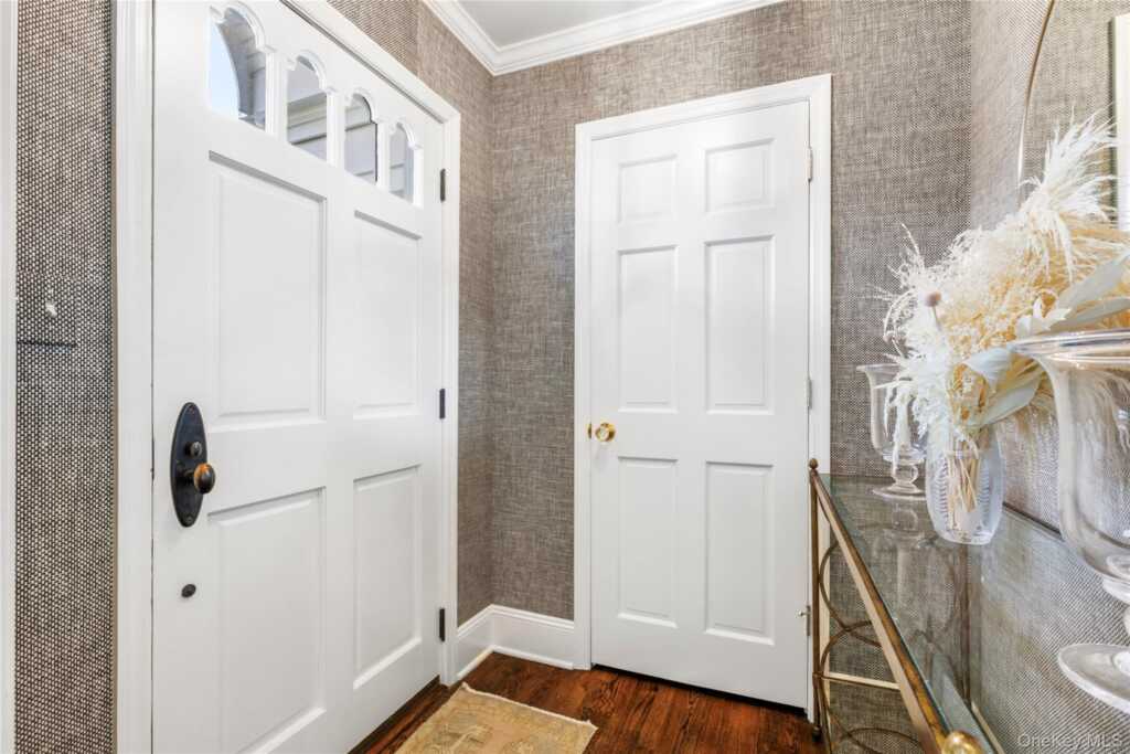 15 Overlook Place, Rye, NY 10580 - Photo 3 of 29