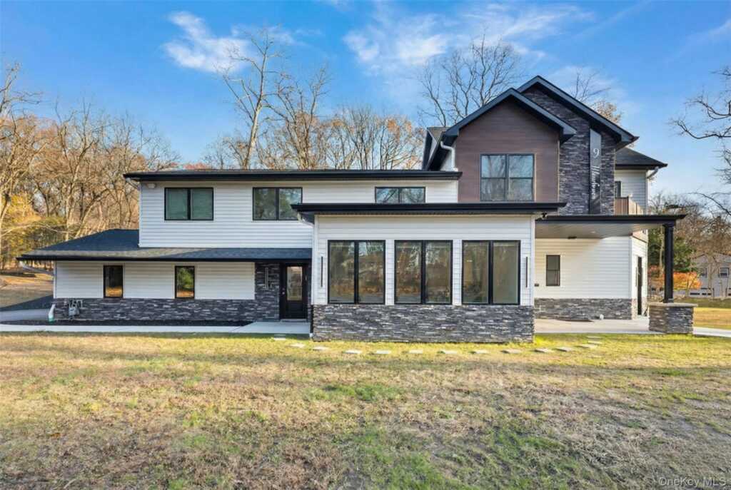 9 Wendover Lane, Suffern, NY 10901