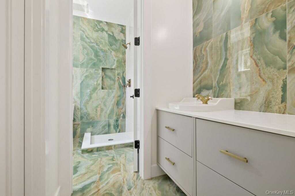 9 Wendover Lane, Suffern, NY 10901 - Photo 22 of 44