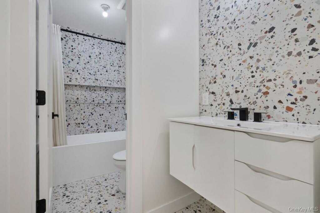 9 Wendover Lane, Suffern, NY 10901 - Photo 28 of 44