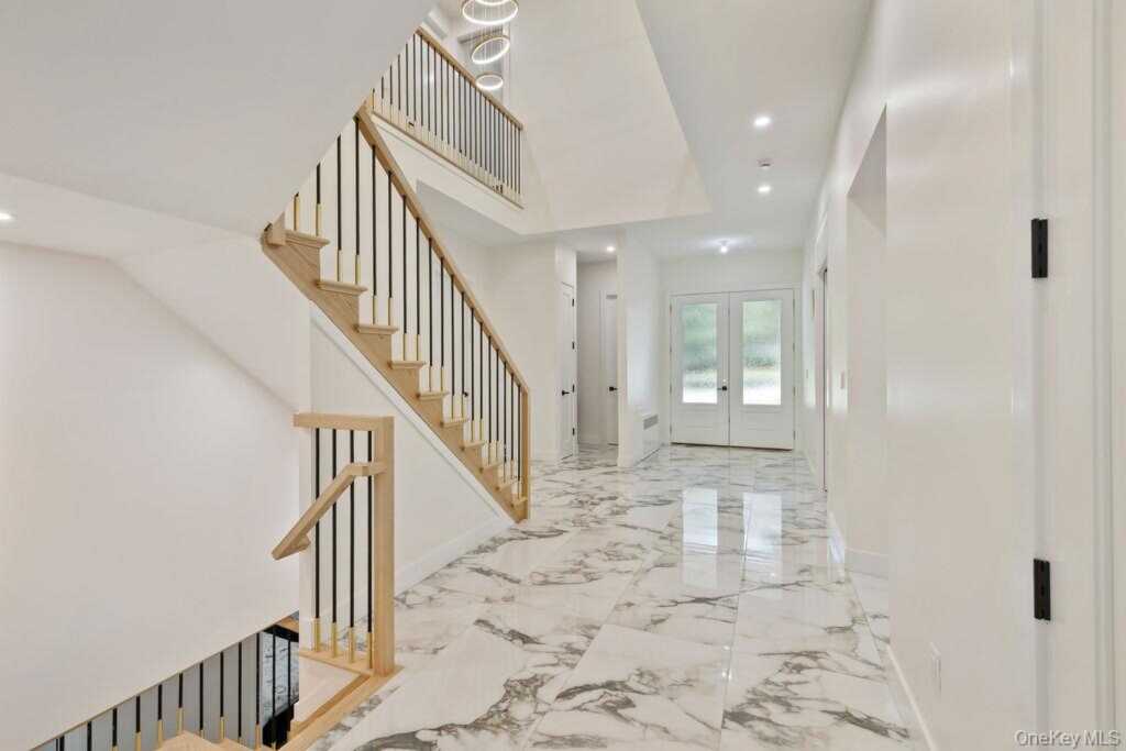 9 Wendover Lane, Suffern, NY 10901 - Photo 3 of 44