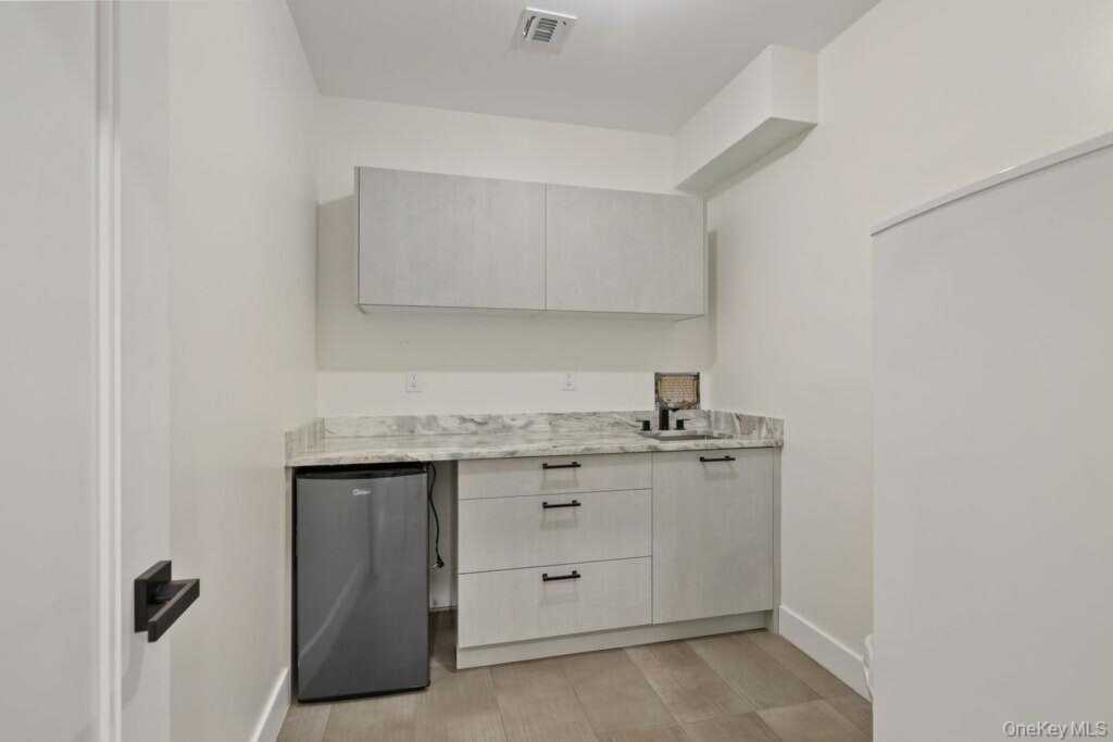 9 Wendover Lane, Suffern, NY 10901 - Photo 37 of 44