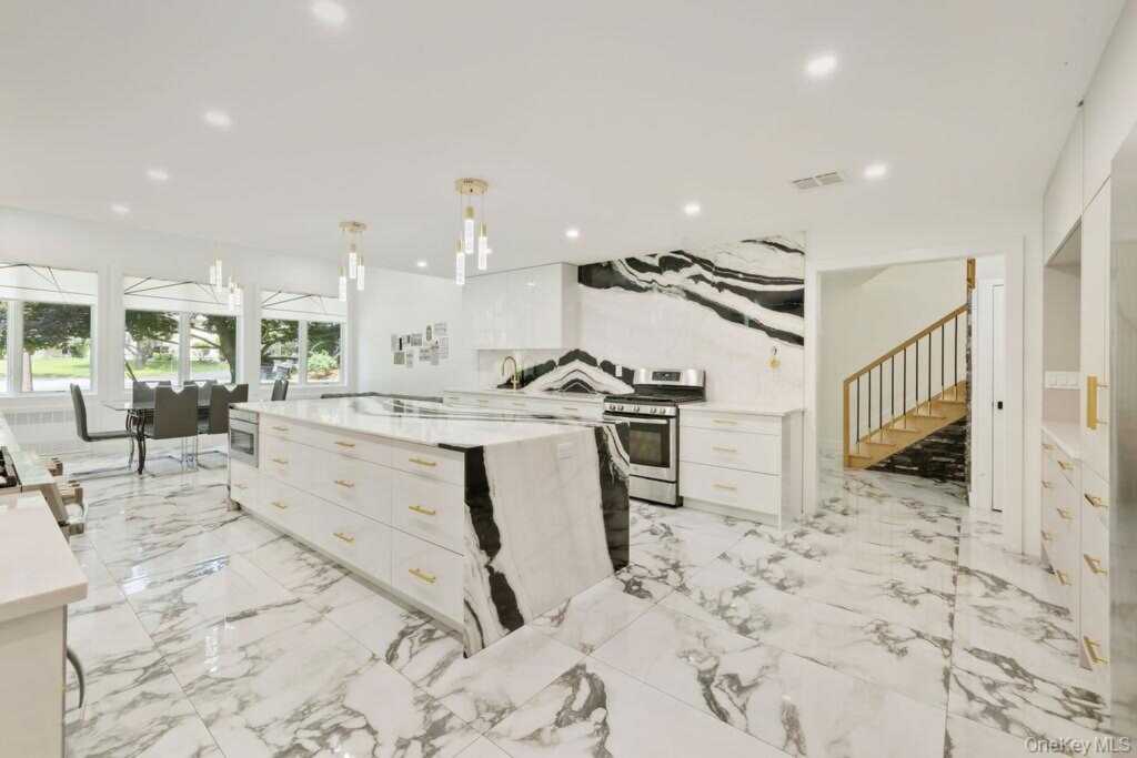 9 Wendover Lane, Suffern, NY 10901 - Photo 4 of 44