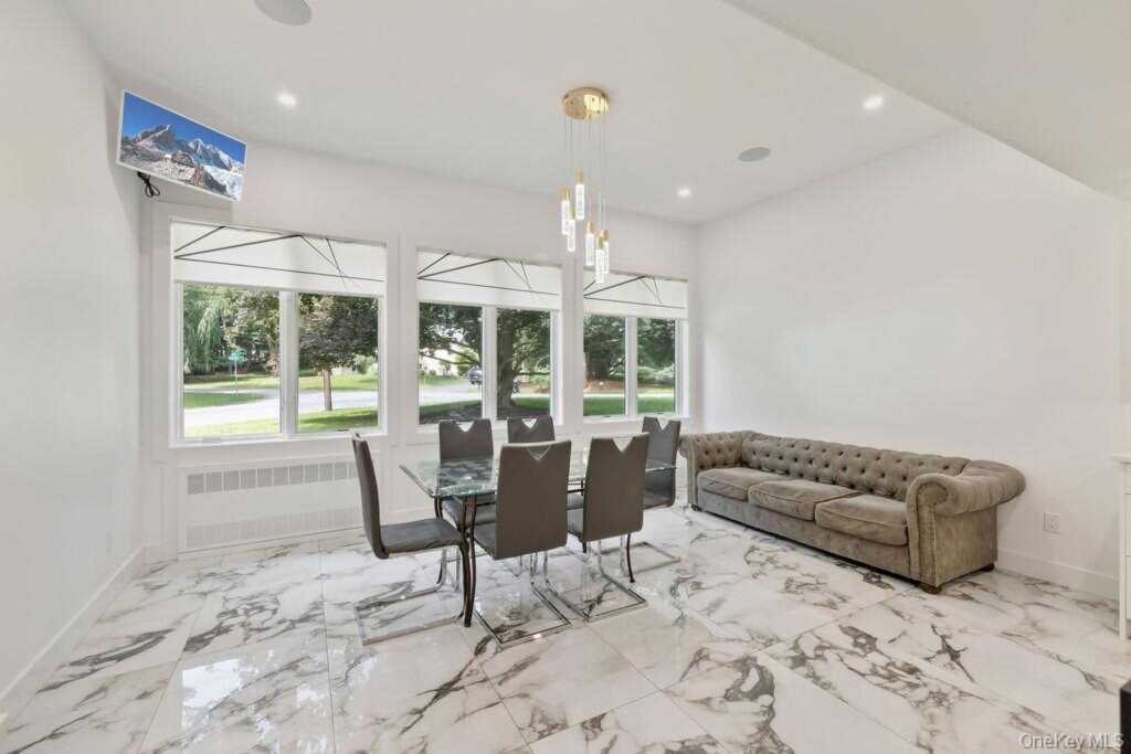 9 Wendover Lane, Suffern, NY 10901 - Photo 5 of 44