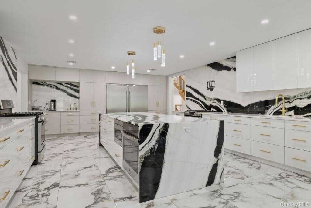 9 Wendover Lane, Suffern, NY 10901 - Photo 7 of 44