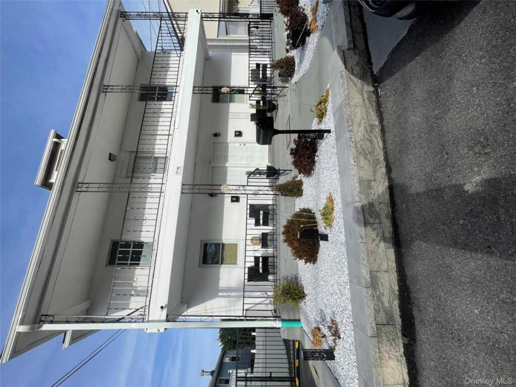 70 Dobbs Ferry Road, White Plains, NY 10607