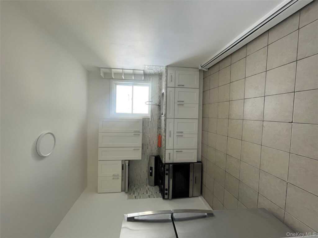 70 Dobbs Ferry Road, White Plains, NY 10607 - Photo 3 of 26