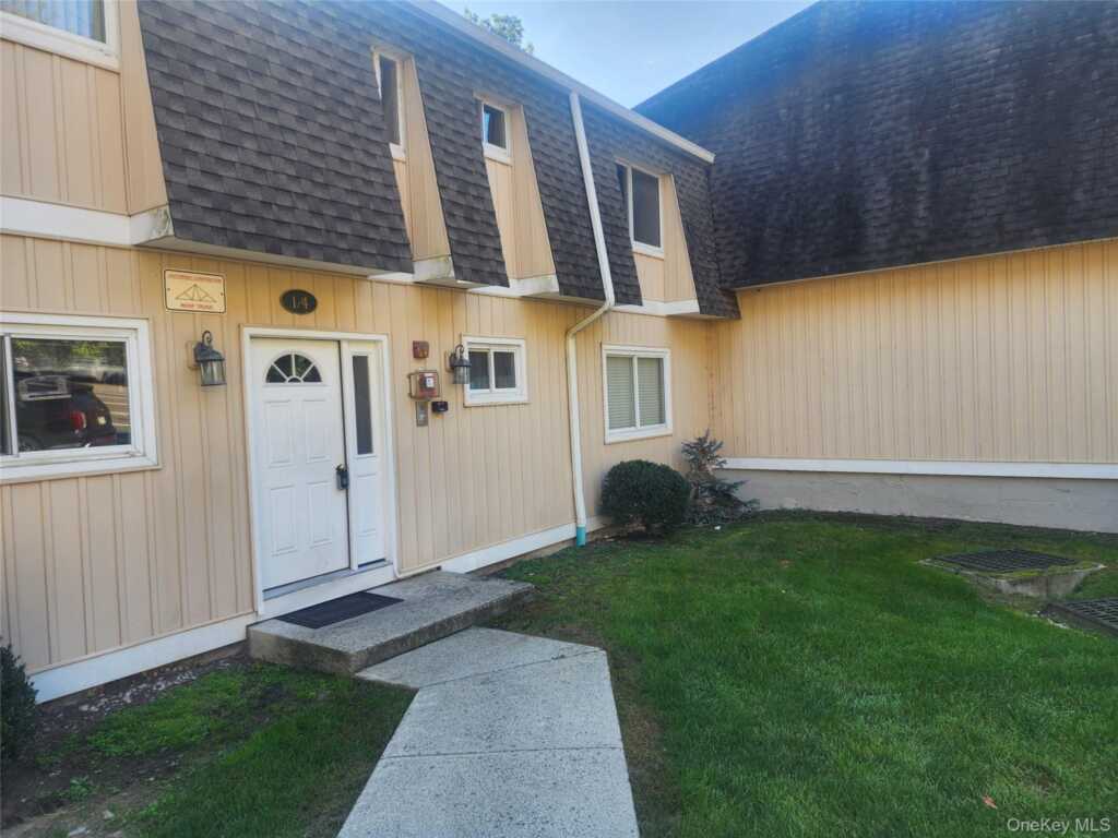 18 Pavilion Ridge Way, Unit #1, Suffern, NY 10901