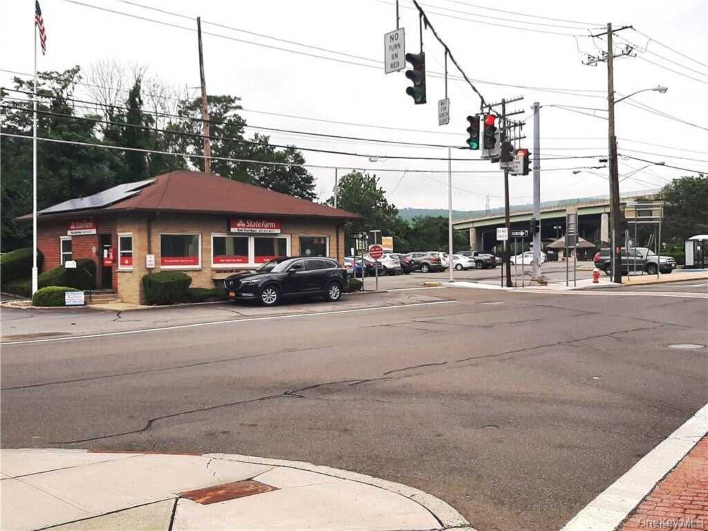 18 Pavilion Ridge Way, Unit #1, Suffern, NY 10901 - Photo 14 of 16