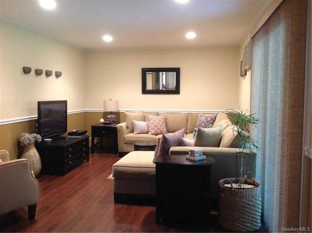 144 Doxbury Lane, Suffern, NY 10901