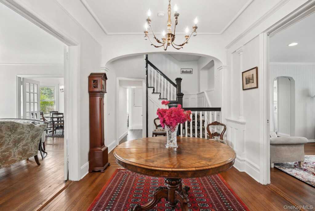 134 Old Mamaroneck Road, White Plains, NY 10605 - Photo 2 of 23