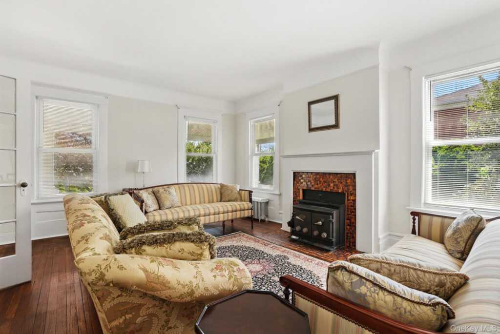 134 Old Mamaroneck Road, White Plains, NY 10605 - Photo 3 of 23