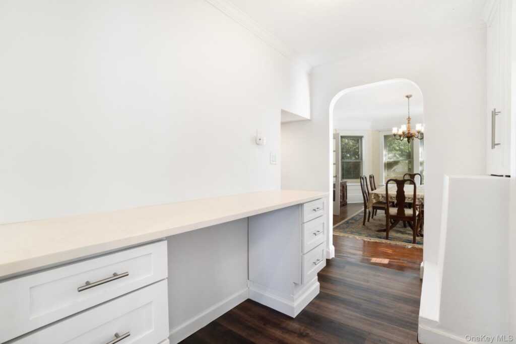 134 Old Mamaroneck Road, White Plains, NY 10605 - Photo 6 of 23