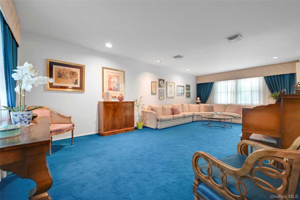 8 Jennifer Drive, New City, NY 10956 - Photo 12 of 35