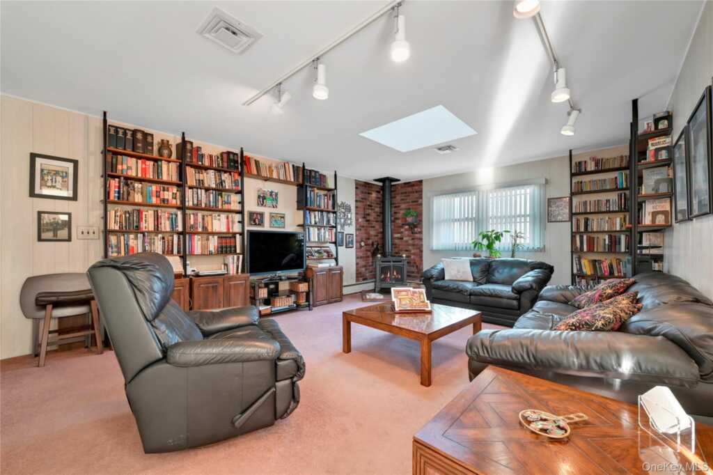 8 Jennifer Drive, New City, NY 10956 - Photo 15 of 35