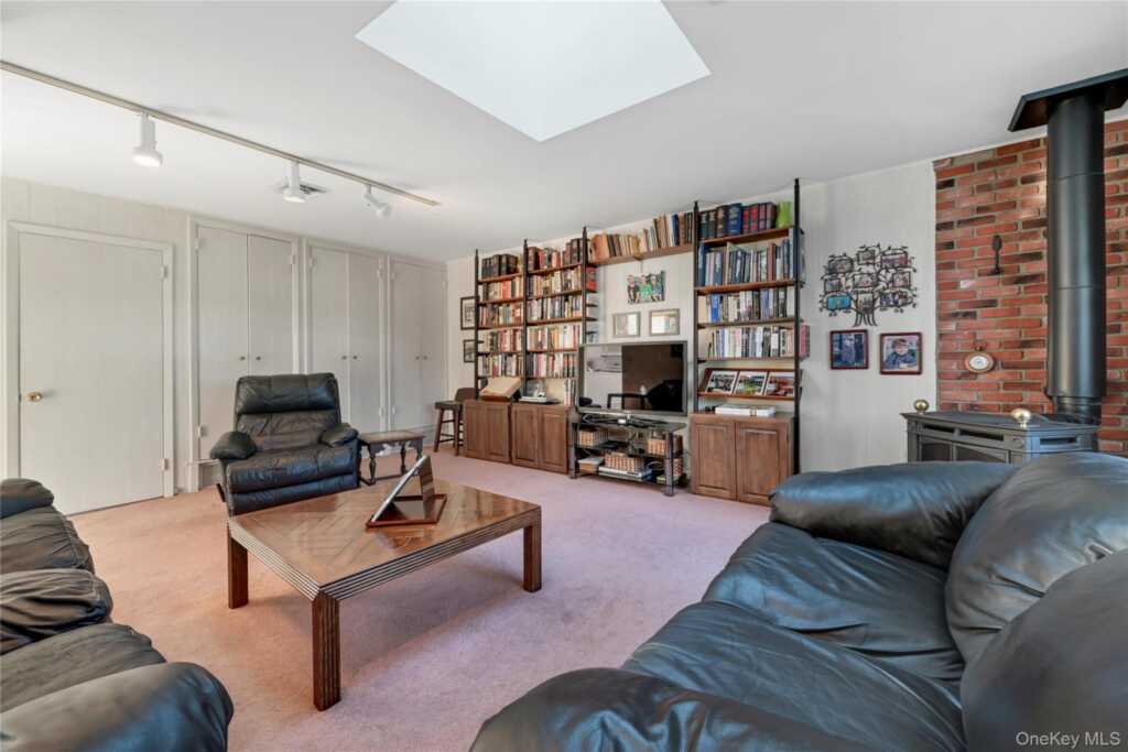 8 Jennifer Drive, New City, NY 10956 - Photo 17 of 35