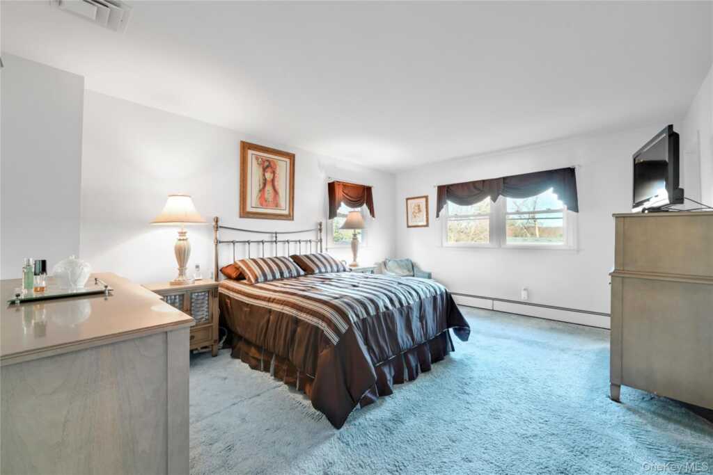 8 Jennifer Drive, New City, NY 10956 - Photo 18 of 35