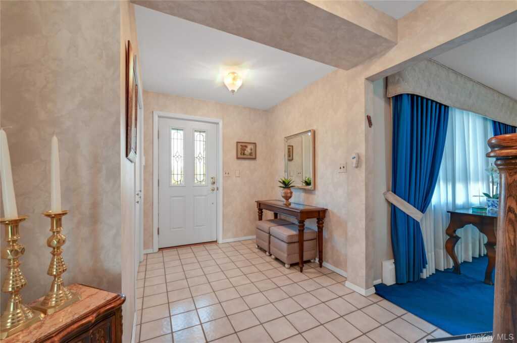 8 Jennifer Drive, New City, NY 10956 - Photo 2 of 35