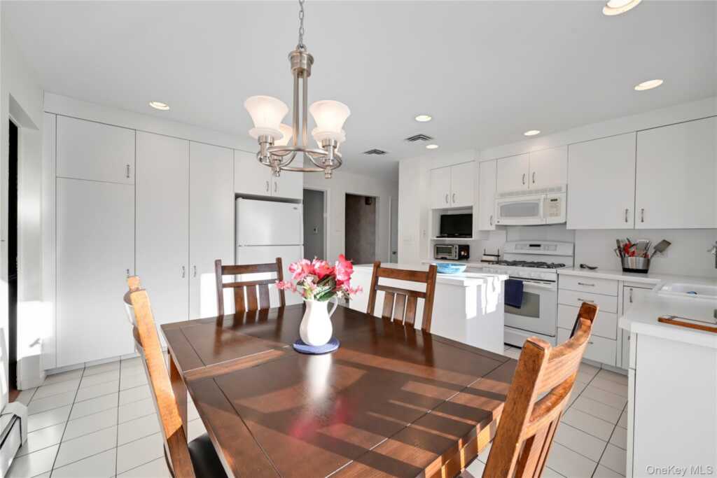 8 Jennifer Drive, New City, NY 10956 - Photo 5 of 35