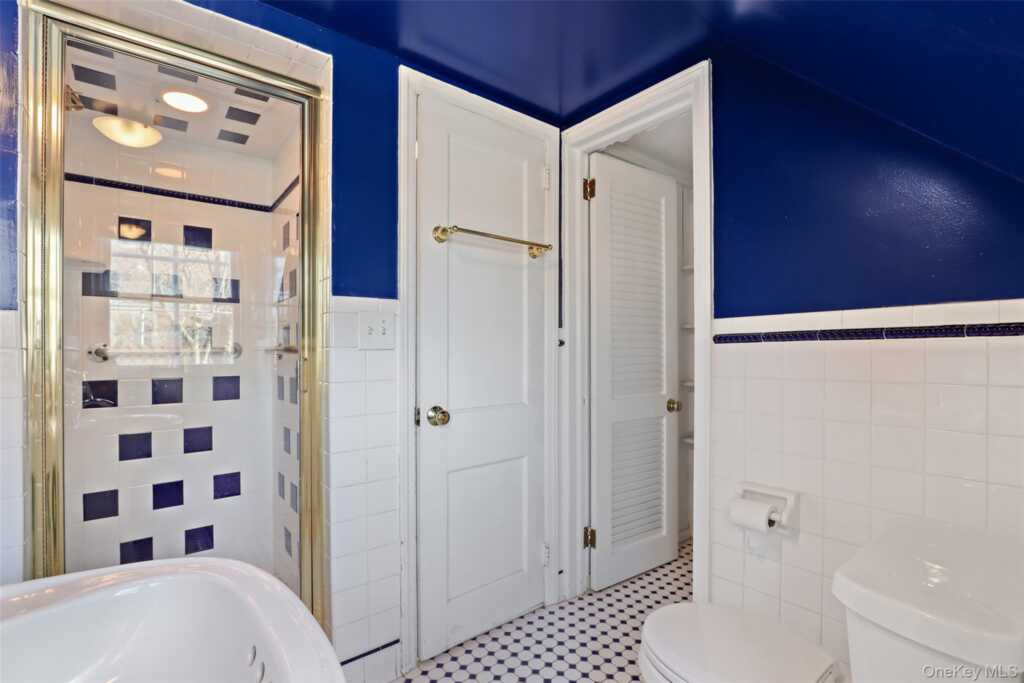 3 Oakridge Drive, Rye, NY 10573 - Photo 10 of 25