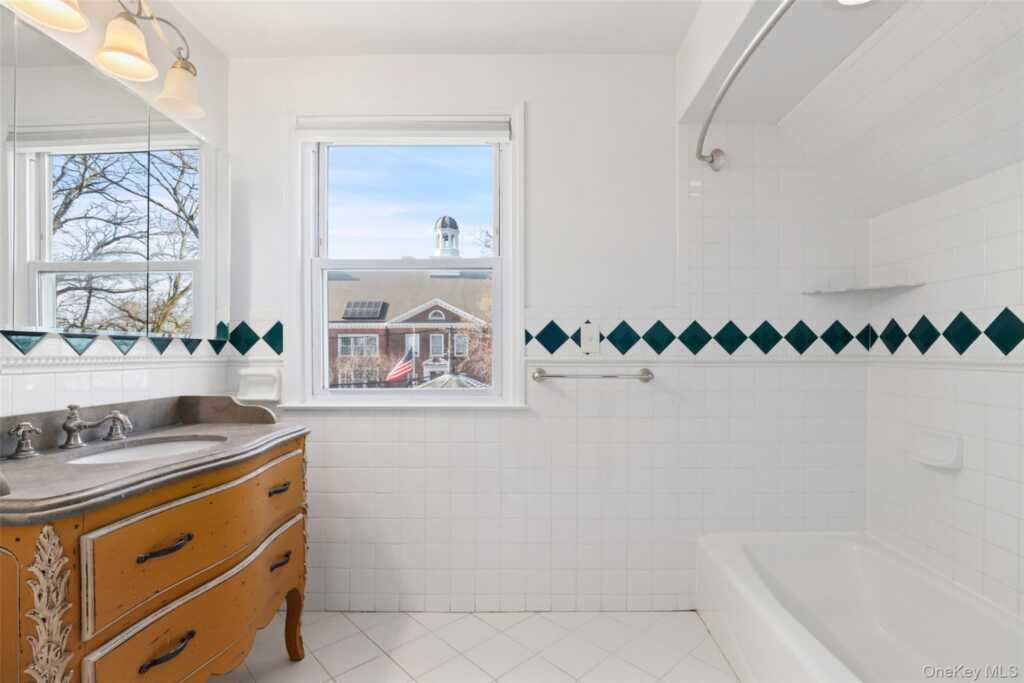 3 Oakridge Drive, Rye, NY 10573 - Photo 12 of 25