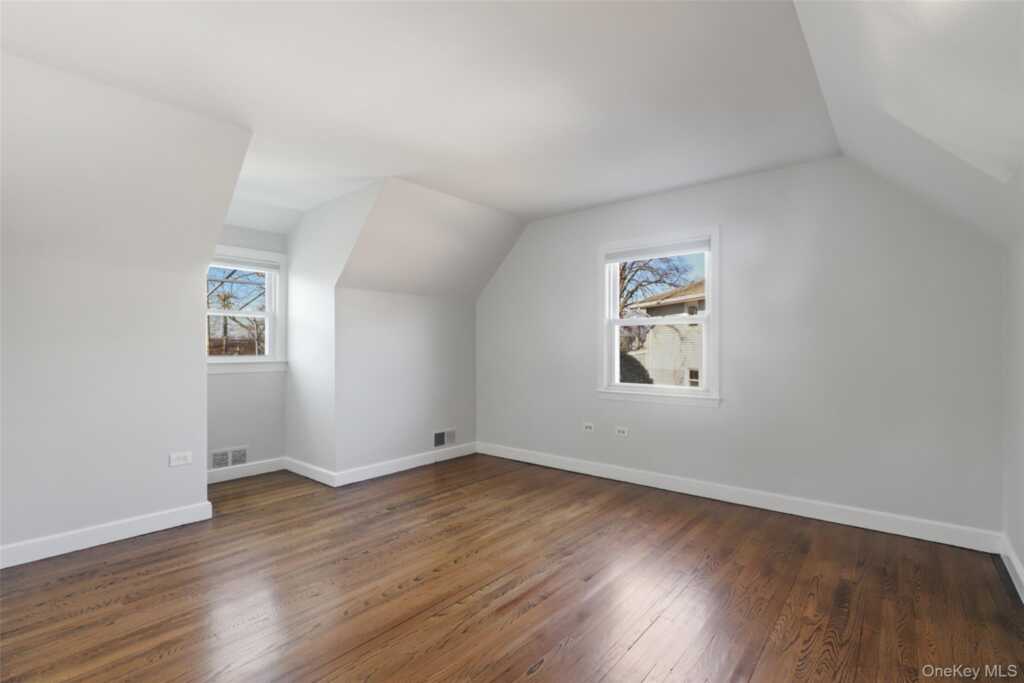 3 Oakridge Drive, Rye, NY 10573 - Photo 9 of 25