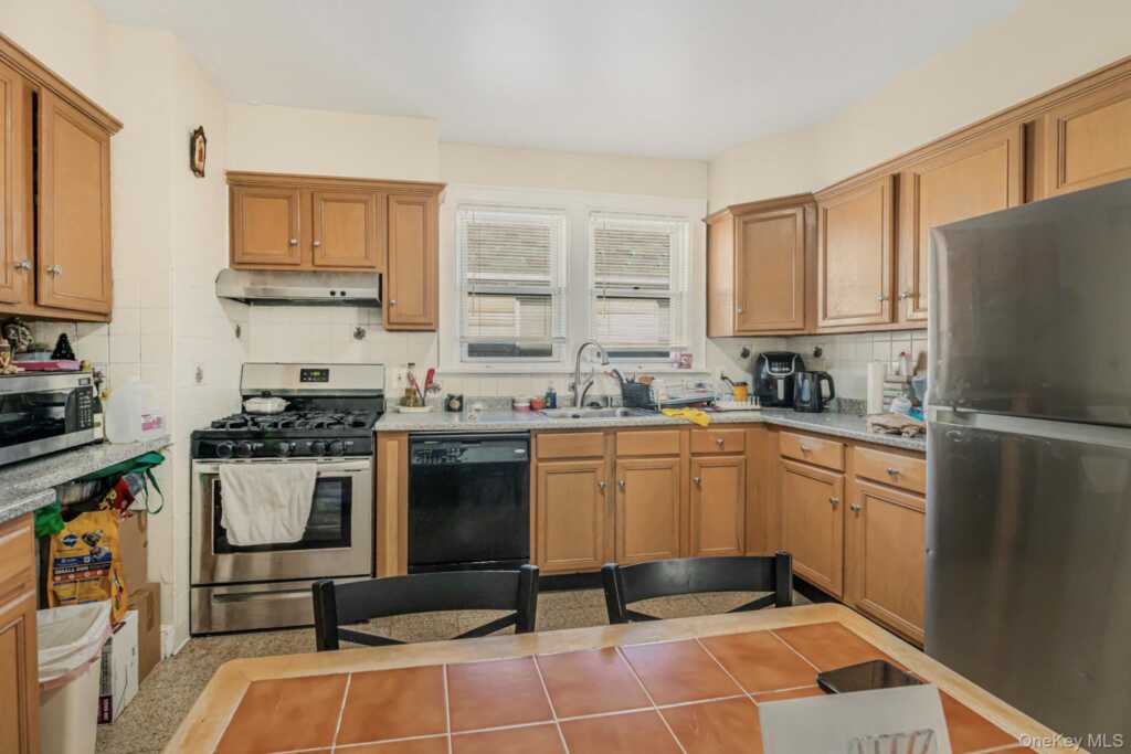 168 Stephenson Boulevard, New Rochelle, NY 10801 - Photo 11 of 22