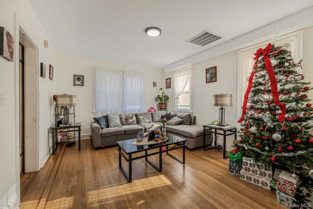 168 Stephenson Boulevard, New Rochelle, NY 10801 - Photo 12 of 22